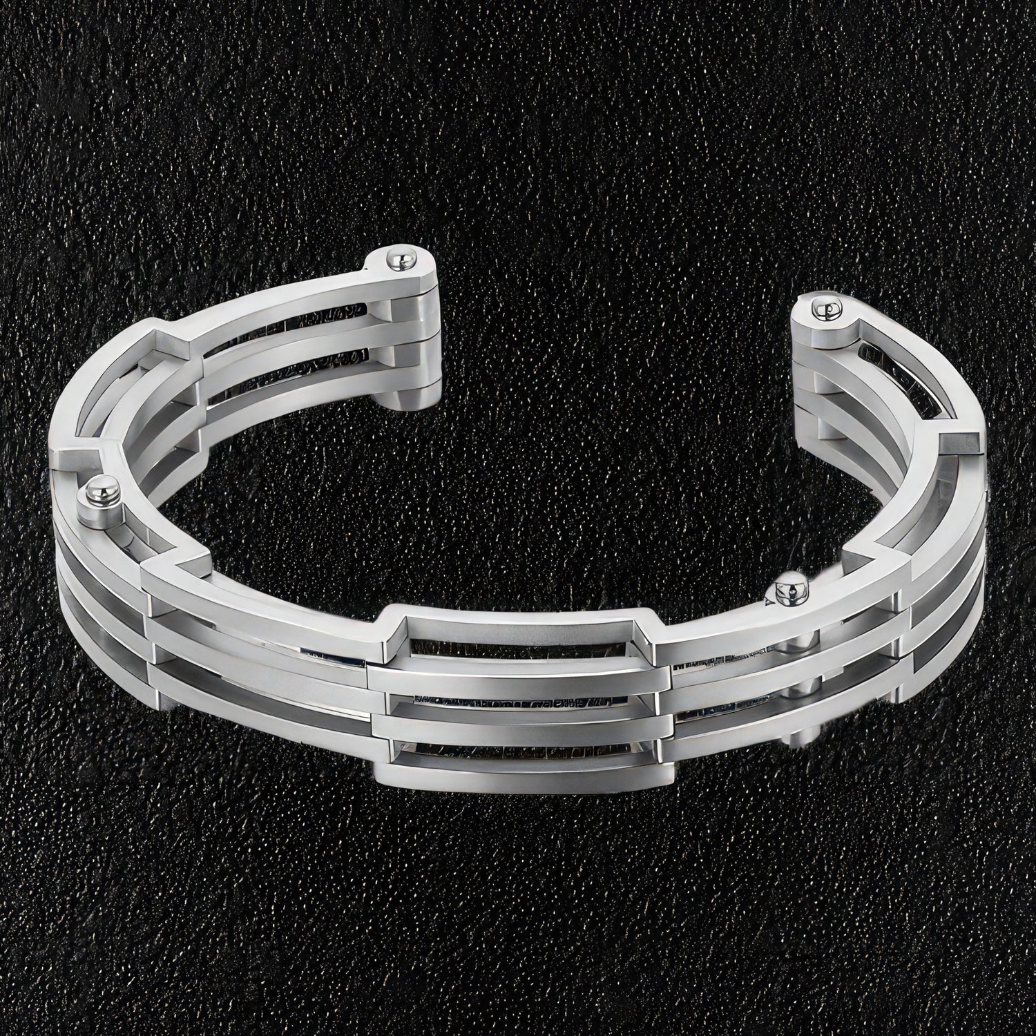High grade stainless steel grill style wristband.