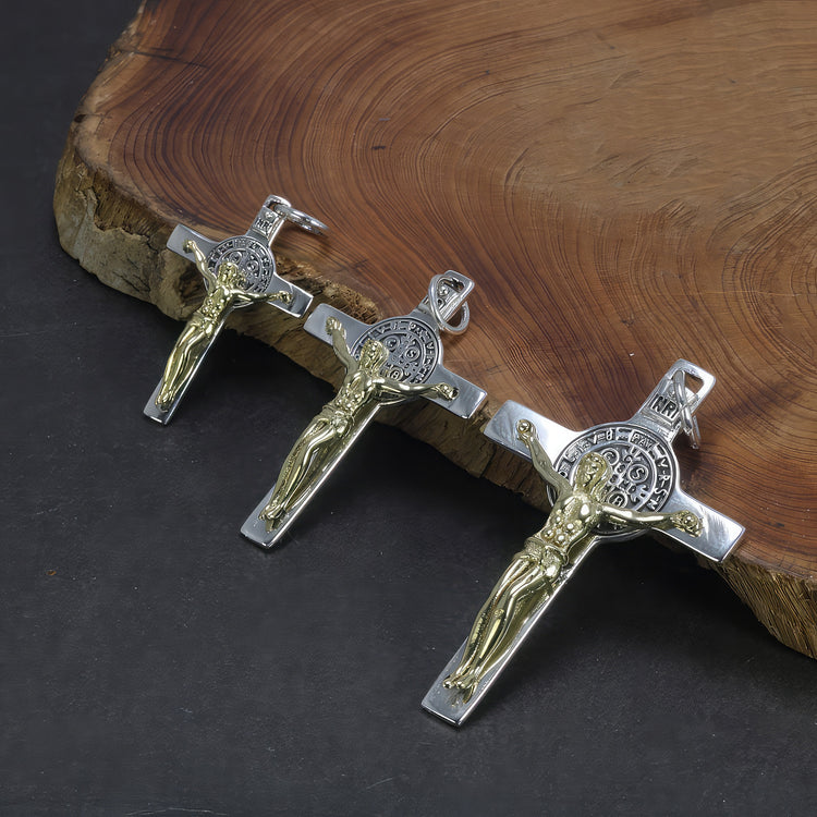 Crucifijo y collar católicos de plata de ley