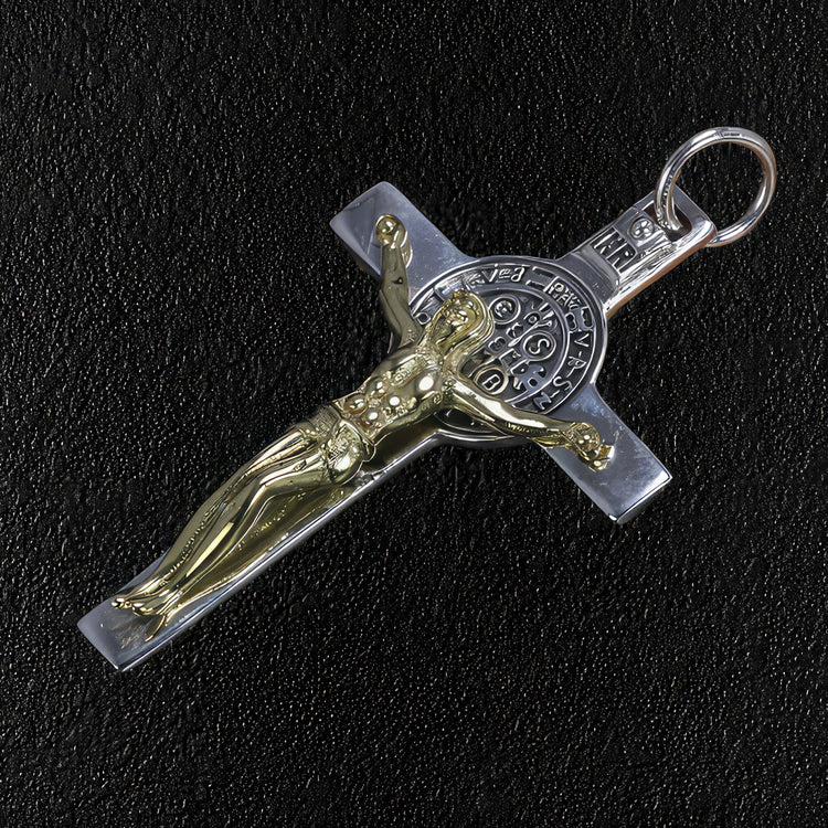 Katholisches Kruzifix und Halskette aus Sterlingsilber