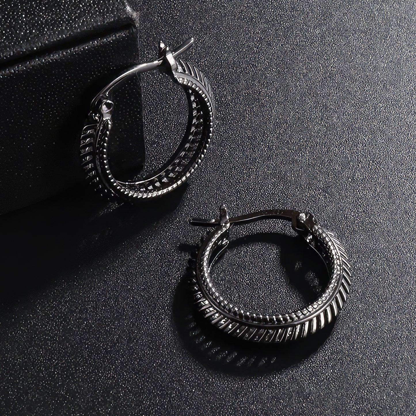 Men's Finely Ribbed Earrings